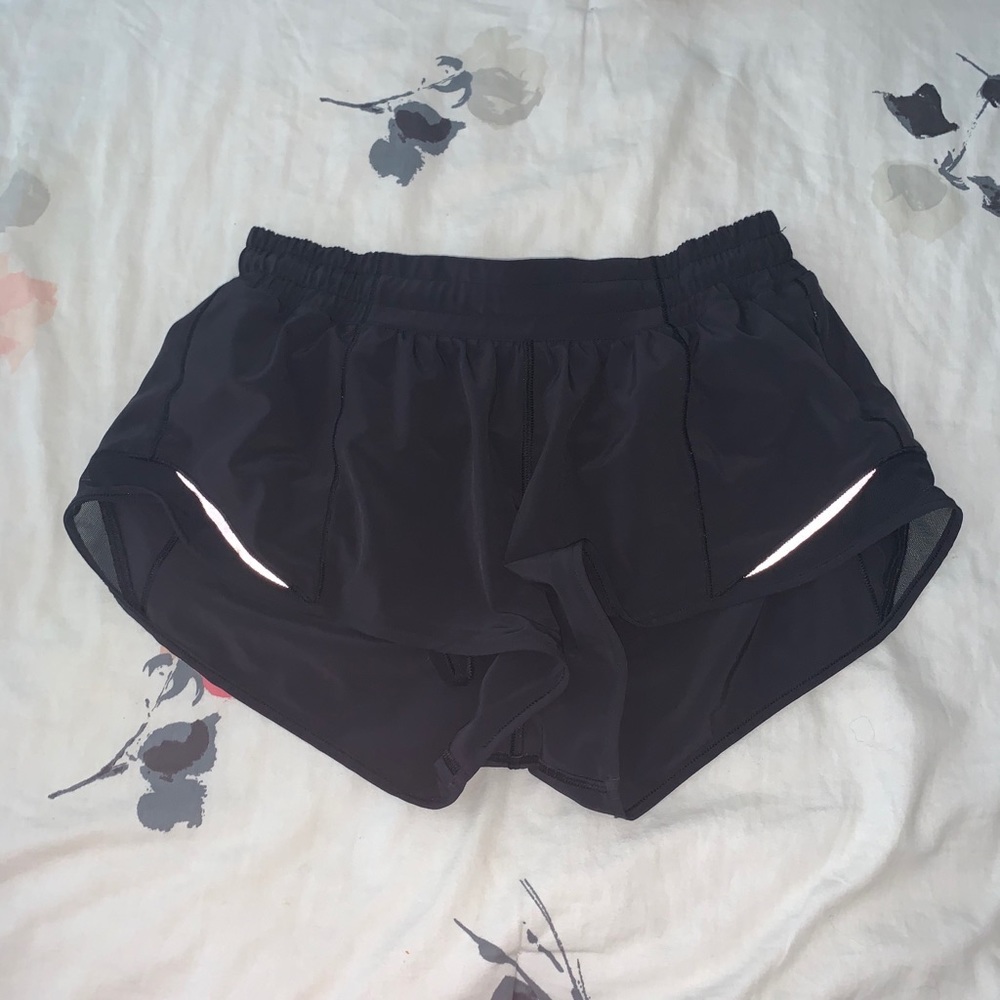 Lululemon Hotty Hot Shorts 2.5”